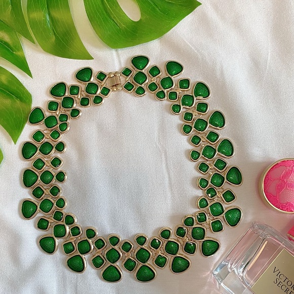 dahlias boutique Jewelry - Elegant Collar Necklace: Green